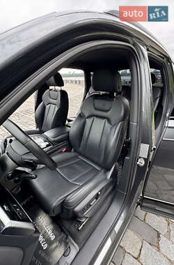 Позашляховик / Кросовер Audi Q7 2020 в 
