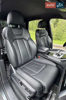 Позашляховик / Кросовер Audi Q7 2020 в 