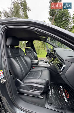 Позашляховик / Кросовер Audi Q7 2020 в 