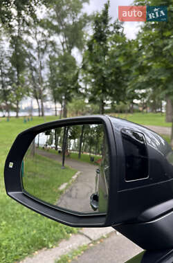 Позашляховик / Кросовер Audi Q7 2020 в 