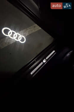 Позашляховик / Кросовер Audi Q7 2020 в 