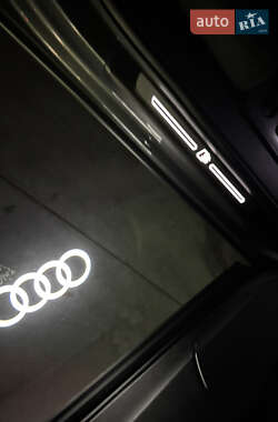 Позашляховик / Кросовер Audi Q7 2020 в 