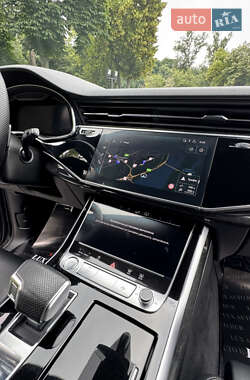 Позашляховик / Кросовер Audi Q7 2020 в 