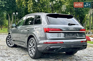 Позашляховик / Кросовер Audi Q7 2020 в 