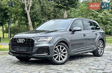 Позашляховик / Кросовер Audi Q7 2020 в 