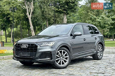 Позашляховик / Кросовер Audi Q7 2020 в 