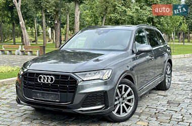 Позашляховик / Кросовер Audi Q7 2020 в 