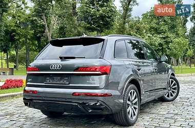 Позашляховик / Кросовер Audi Q7 2020 в 