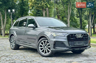 Позашляховик / Кросовер Audi Q7 2020 в 