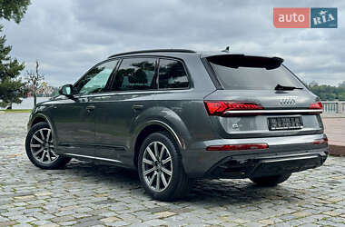 Позашляховик / Кросовер Audi Q7 2020 в 