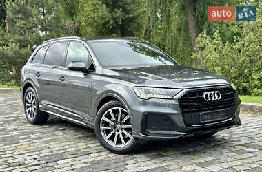 Позашляховик / Кросовер Audi Q7 2020 в 