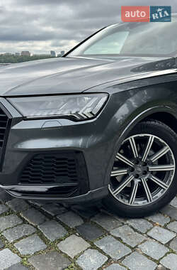 Позашляховик / Кросовер Audi Q7 2020 в 