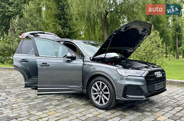Позашляховик / Кросовер Audi Q7 2020 в 