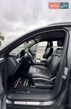 Позашляховик / Кросовер Audi Q7 2020 в 