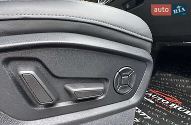Позашляховик / Кросовер Audi Q7 2020 в 