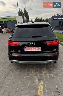 Внедорожник / Кроссовер Audi Q7 2017 в 