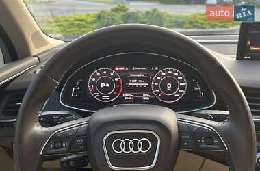 Внедорожник / Кроссовер Audi Q7 2017 в 