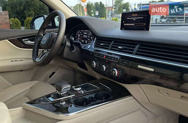 Внедорожник / Кроссовер Audi Q7 2017 в 