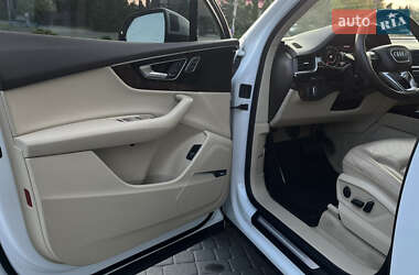Внедорожник / Кроссовер Audi Q7 2017 в 