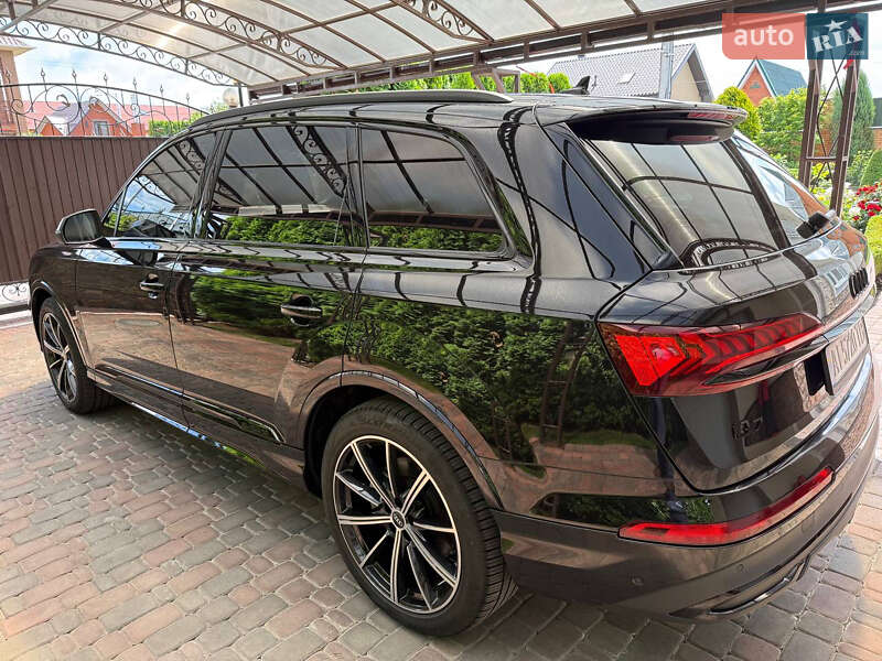 Внедорожник / Кроссовер Audi Q7 2021 в Киеве