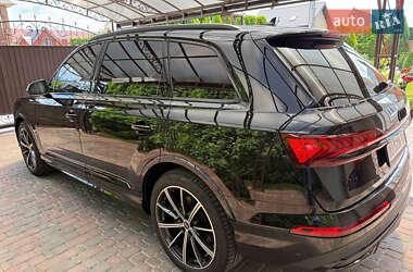Внедорожник / Кроссовер Audi Q7 2021 в 