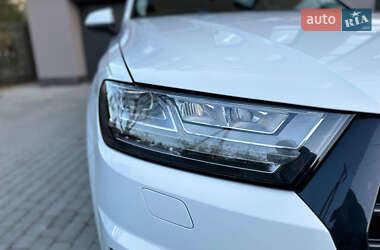 Внедорожник / Кроссовер Audi Q7 2017 в 