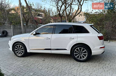 Внедорожник / Кроссовер Audi Q7 2017 в 
