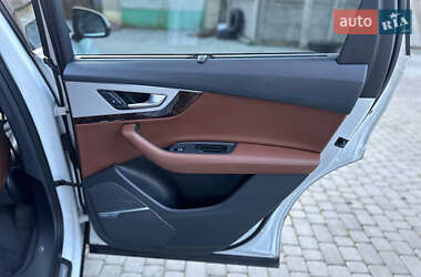 Внедорожник / Кроссовер Audi Q7 2017 в 