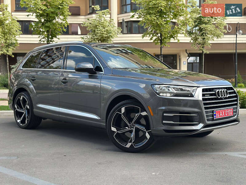 Внедорожник / Кроссовер Audi Q7 2019 в Киеве
