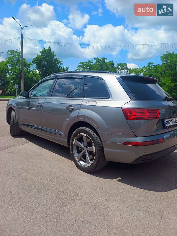 Позашляховик / Кросовер Audi Q7 2016 в Коростені