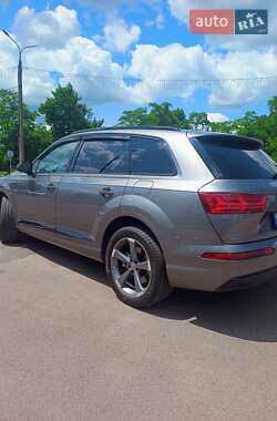 Внедорожник / Кроссовер Audi Q7 2016 в 