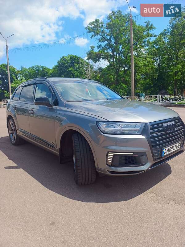 Позашляховик / Кросовер Audi Q7 2016 в Коростені