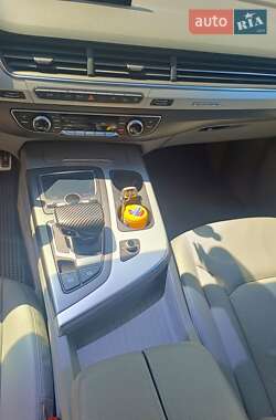 Внедорожник / Кроссовер Audi Q7 2016 в 