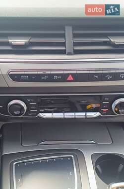 Внедорожник / Кроссовер Audi Q7 2016 в 