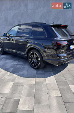 Позашляховик / Кросовер Audi Q7 2016 в 