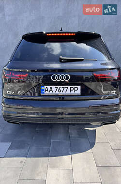 Позашляховик / Кросовер Audi Q7 2016 в 