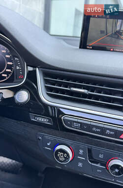 Позашляховик / Кросовер Audi Q7 2016 в 