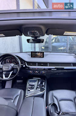 Позашляховик / Кросовер Audi Q7 2016 в 