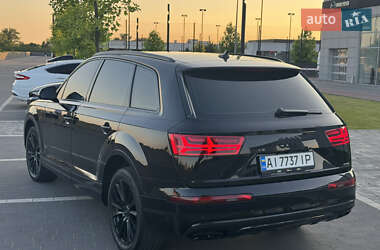 Внедорожник / Кроссовер Audi Q7 2015 в 