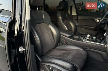 Внедорожник / Кроссовер Audi Q7 2015 в 