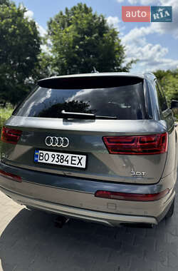 Внедорожник / Кроссовер Audi Q7 2016 в 