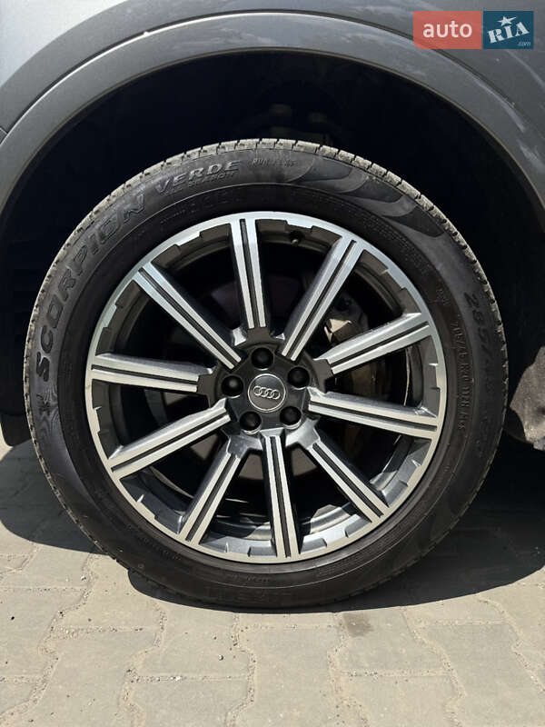 Позашляховик / Кросовер Audi Q7 2016 в Рівному