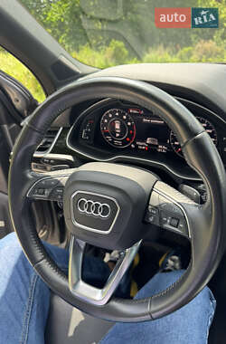 Внедорожник / Кроссовер Audi Q7 2016 в 