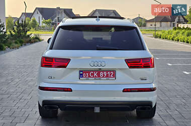 Позашляховик / Кросовер Audi Q7 2017 в 