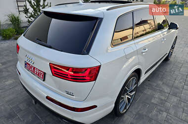 Позашляховик / Кросовер Audi Q7 2017 в 