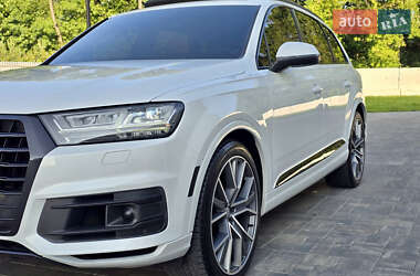 Позашляховик / Кросовер Audi Q7 2017 в 