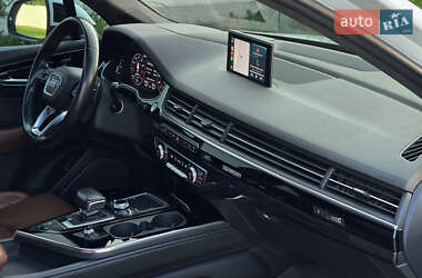 Позашляховик / Кросовер Audi Q7 2017 в 