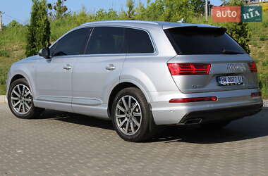 Внедорожник / Кроссовер Audi Q7 2017 в 