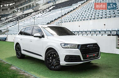 Внедорожник / Кроссовер Audi Q7 2017 в 