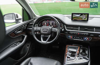 Внедорожник / Кроссовер Audi Q7 2017 в 